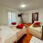 Elimar & Pool Oda ve Kahvaltı 4*