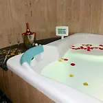 Elimar & Pool