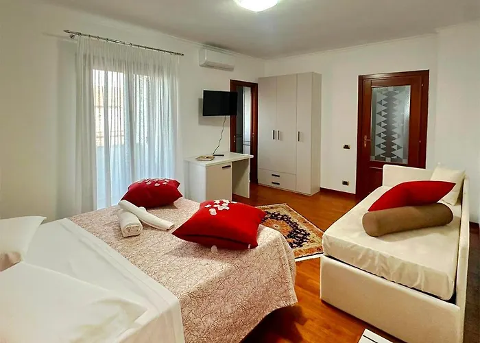 Elimar & Pool Alojamento de Acomodação e Pequeno-almoço 4*