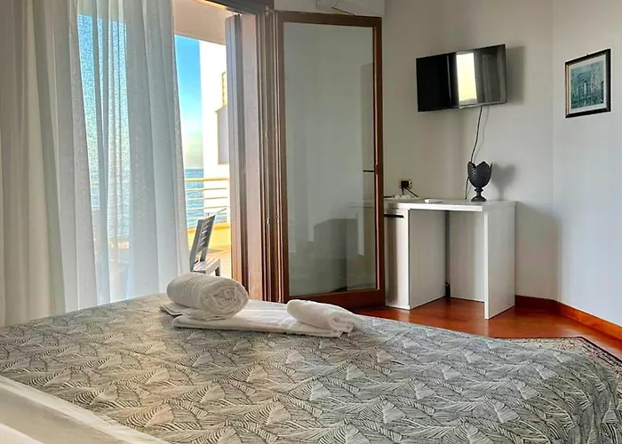 Alojamento de Acomodação e Pequeno-almoço Elimar & Pool