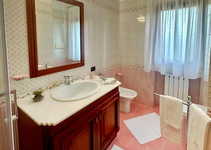 Elimar & Pool Кротоне